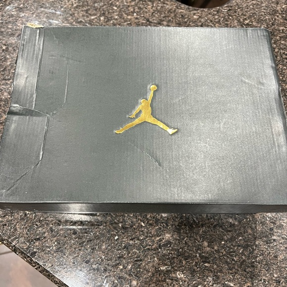 Air Jordan 12 Retro GS ‘Reverse Flu Game’ - Picture 6 of 9